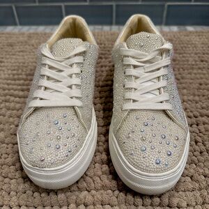Betsy Johnson Sidny Sneakers size 8